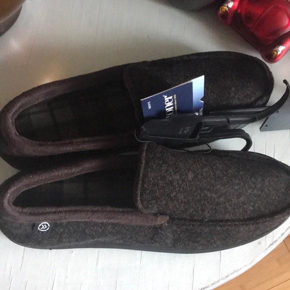 isotoner Other - Isotoner cozy men’s slippers